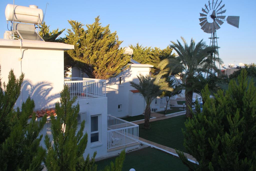 Apartment Flisvos Beach